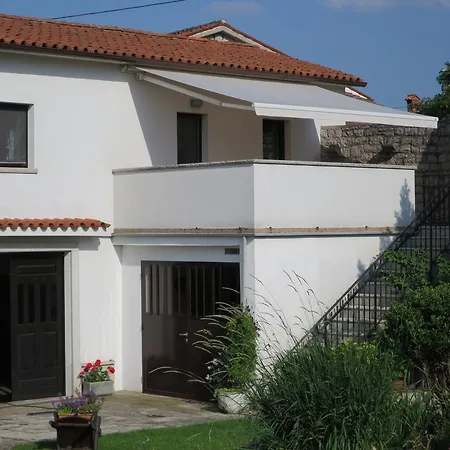 Tin House Appartement